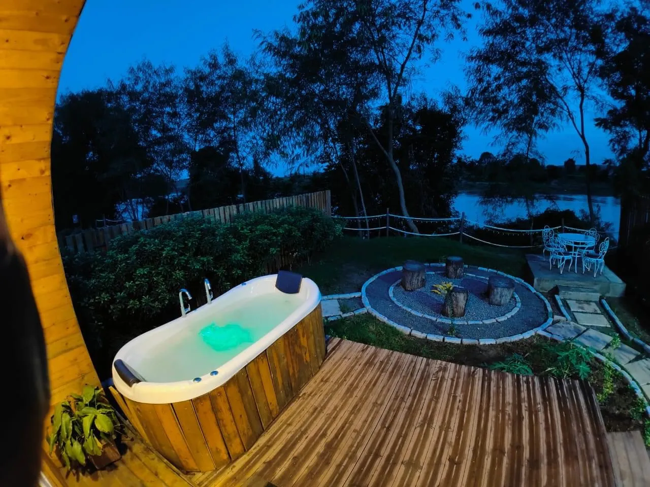 AC Pod with Outdoor Jacuzzi - Image 4